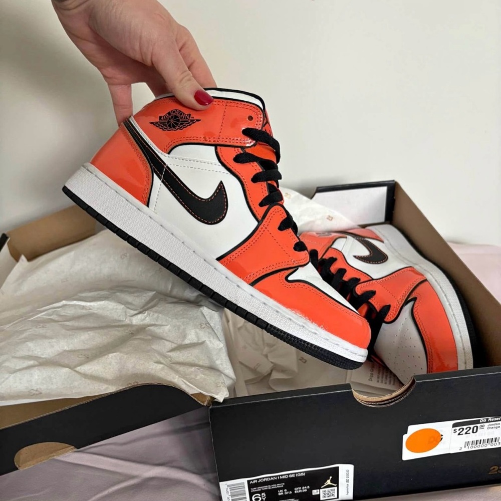 Nike Air Jordan 1 Mid SE in “turf orange”